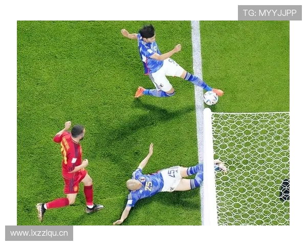 耳机裁判系统如何影响场上判罚？揭秘主裁与VAR的实时沟通规则