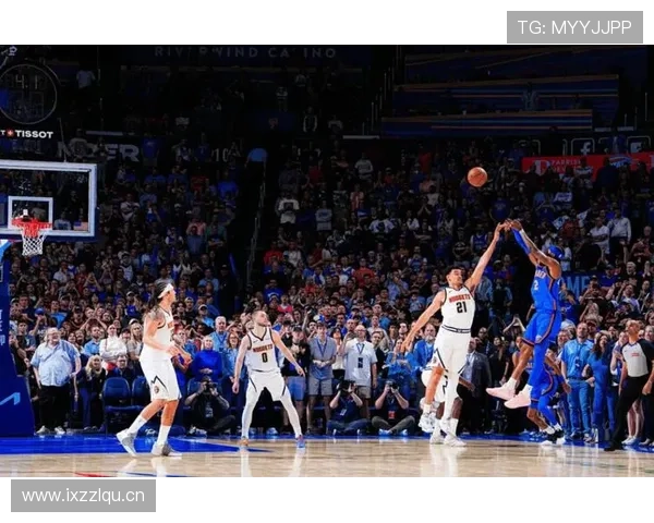 张伯伦低位单打制造高效得分压制拉塞尔防守