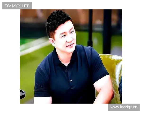 陈一冰球场像教科书，出门拎的袋子贵到吓人，反差笑死我